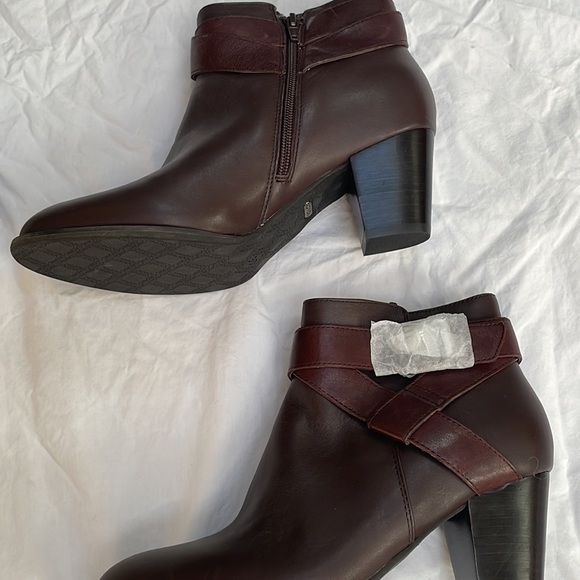 Vionic Booties - Picture 2 of 5